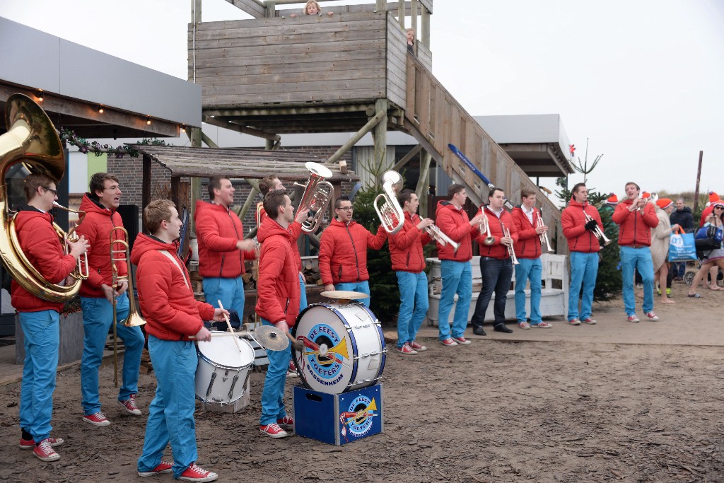 ../Images/Nieuwjaarsduik Nederzandt 2016 123.jpg